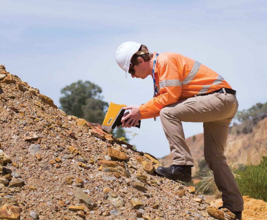 XRF Portable untuk Pelacak Emas pada Eksplorasi Mineral serta Petunjuk Jalur Urat Bijih Emas