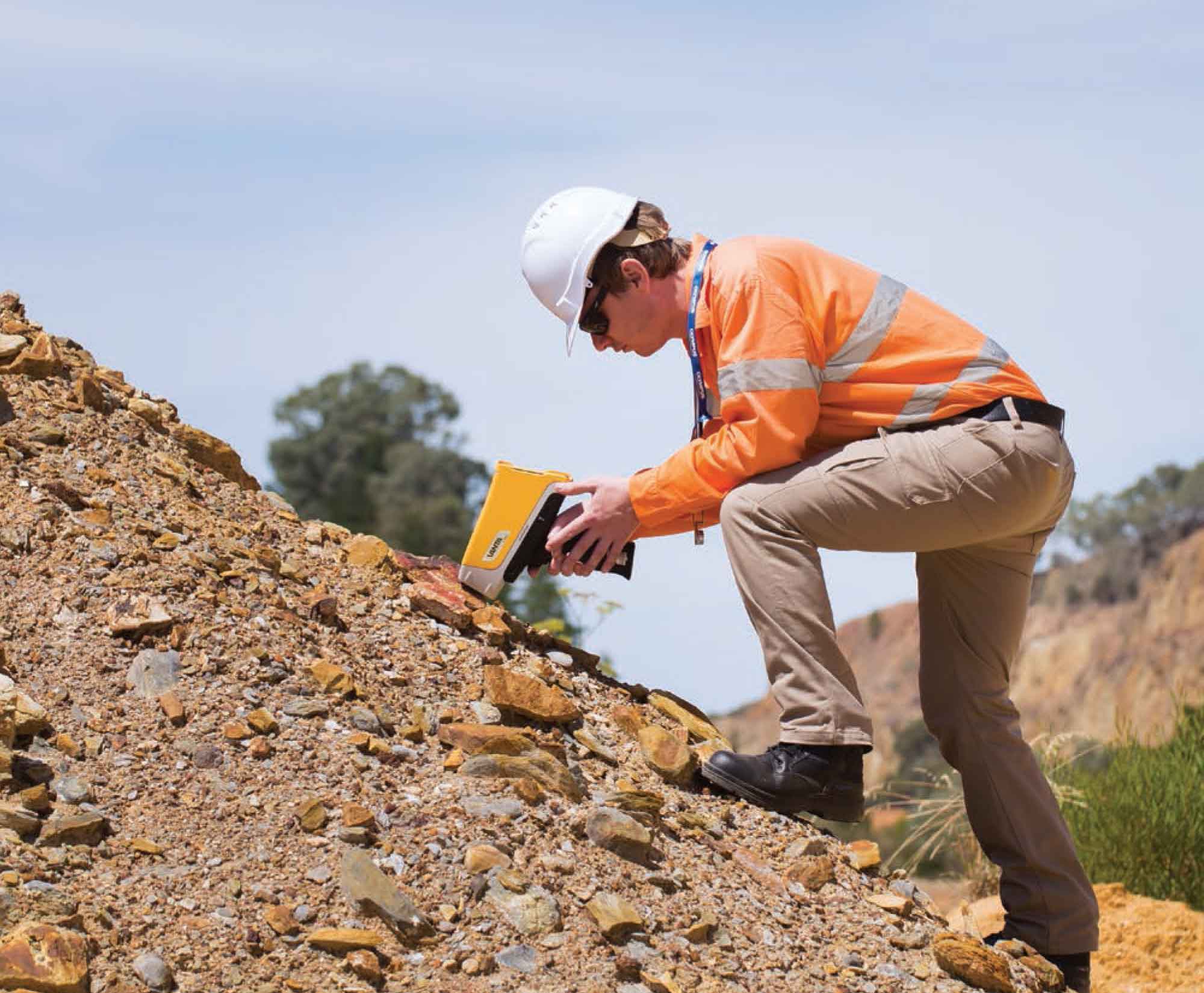 <strong>XRF Portable untuk Pelacak Emas pada Eksplorasi Mineral serta Petunjuk Jalur Urat Bijih Emas</strong>